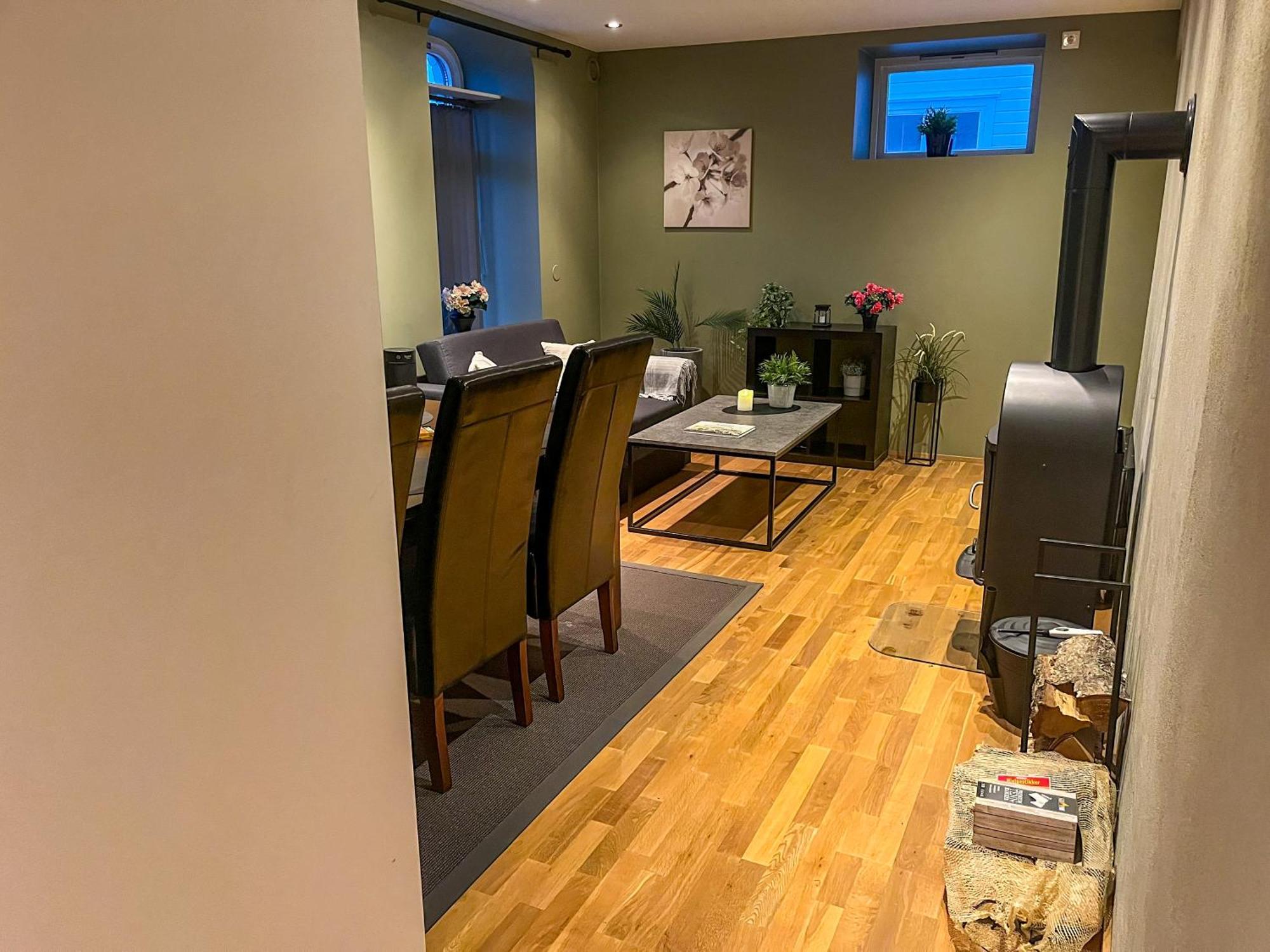 Two-Bedroom City Apartment With Fire Place, Free Parking And Fjordview Terrace - Calm And Central Олесун Екстериор снимка